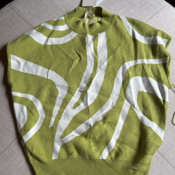 Sweaters - green and white sweater